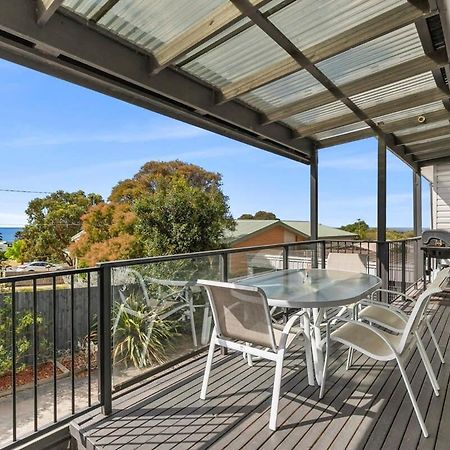 Sea Breeze Filled Home By Portarlington Pier Exterior photo